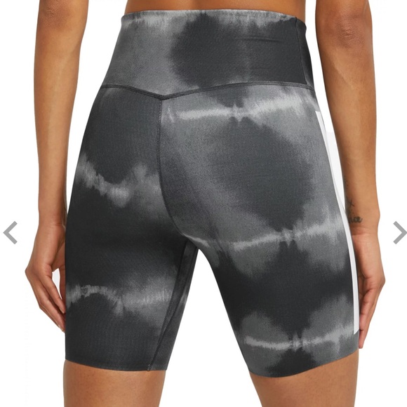 Nike Women's One Luxe Dri-FIT 7" Mid-Rise Printed Training Shorts DO7814-010 - Picture 2 of 3